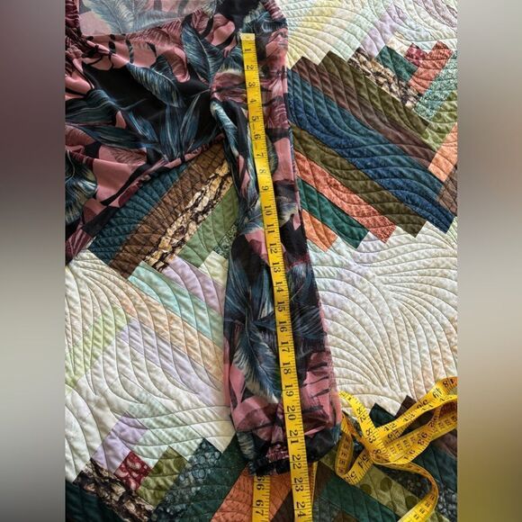 Daytrip Womens Long Sleeve Adjustable Top Medium Pink Navy Sheer Floral - Picture 7 of 10